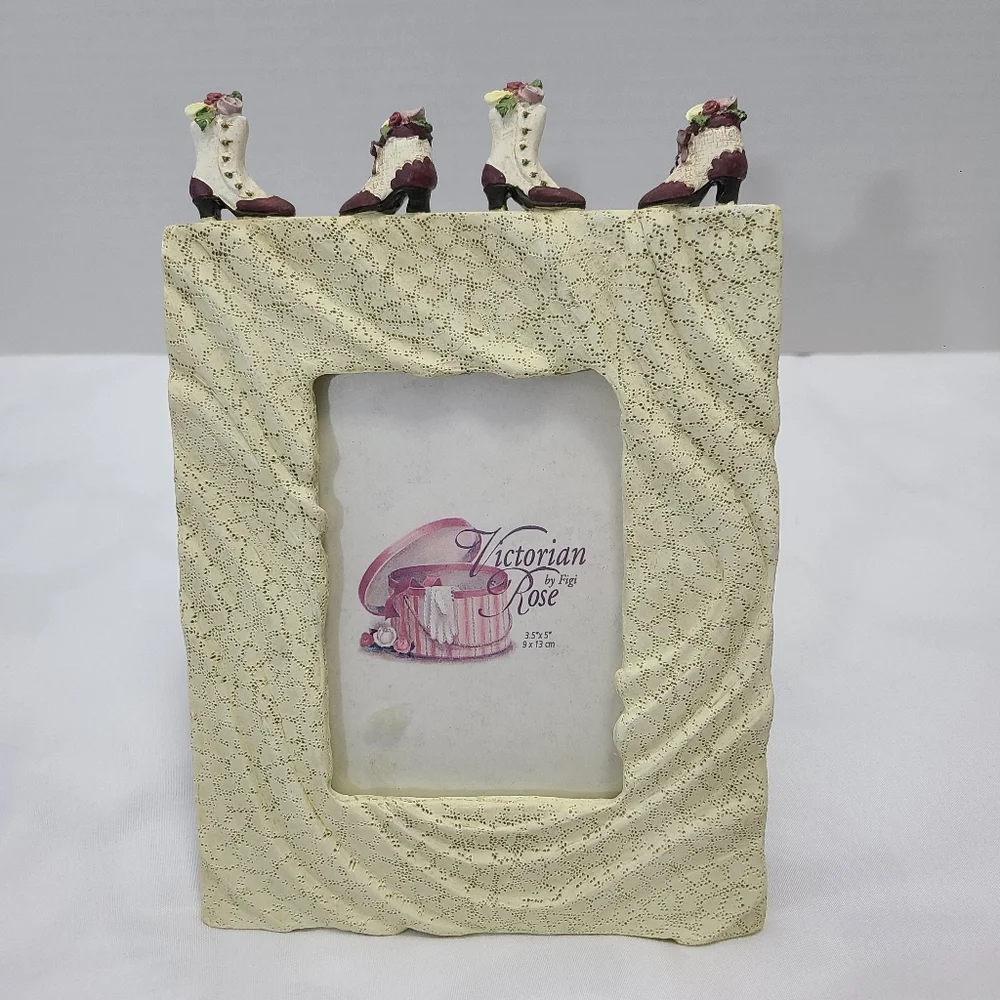 Figi‎ Graphics Frame Victorian Rose 3D Frame with Shoe Boots 3.5 x 5